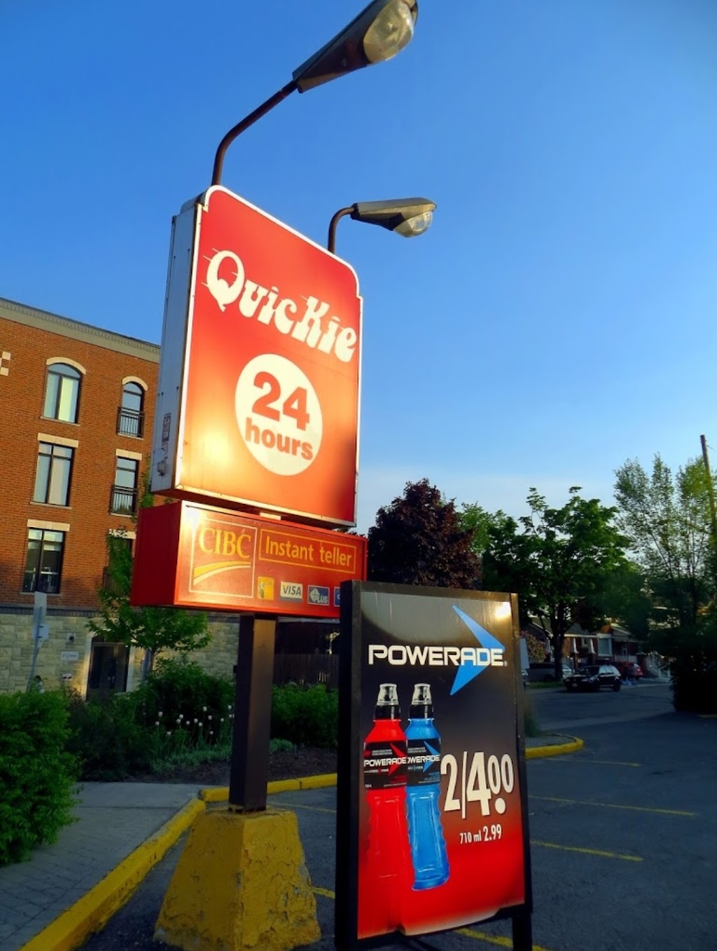 Quickie Bank | 1166 Bank St, Ottawa, ON K1S 3X7, Canada | Phone: (613) 730-1113