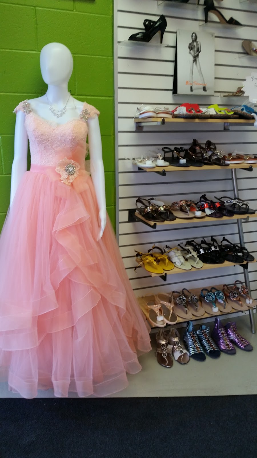 Kloz Corner | 5233 Stanley Ave, Niagara Falls, ON L2E 7C2, Canada | Phone: (289) 932-5311