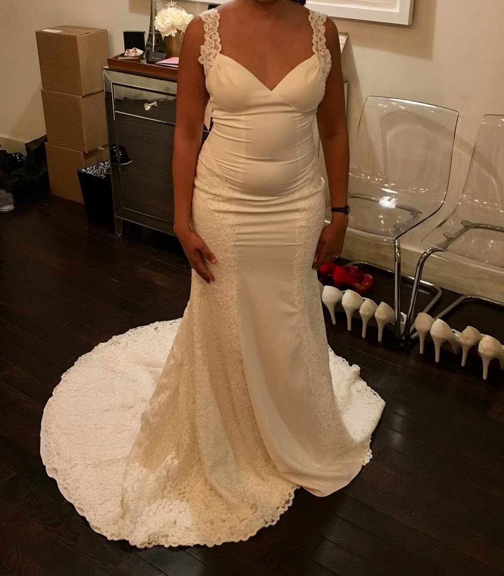 Je Vis Bridal | 243 Greenwood Ave #1, Toronto, ON M4L 2R4, Canada | Phone: (416) 998-4560