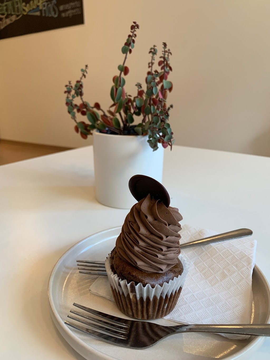 Vegâteau | 1215 Avenue du Mont-Royal E, Montréal, QC H2J 1Y2, Canada | Phone: (438) 868-0338