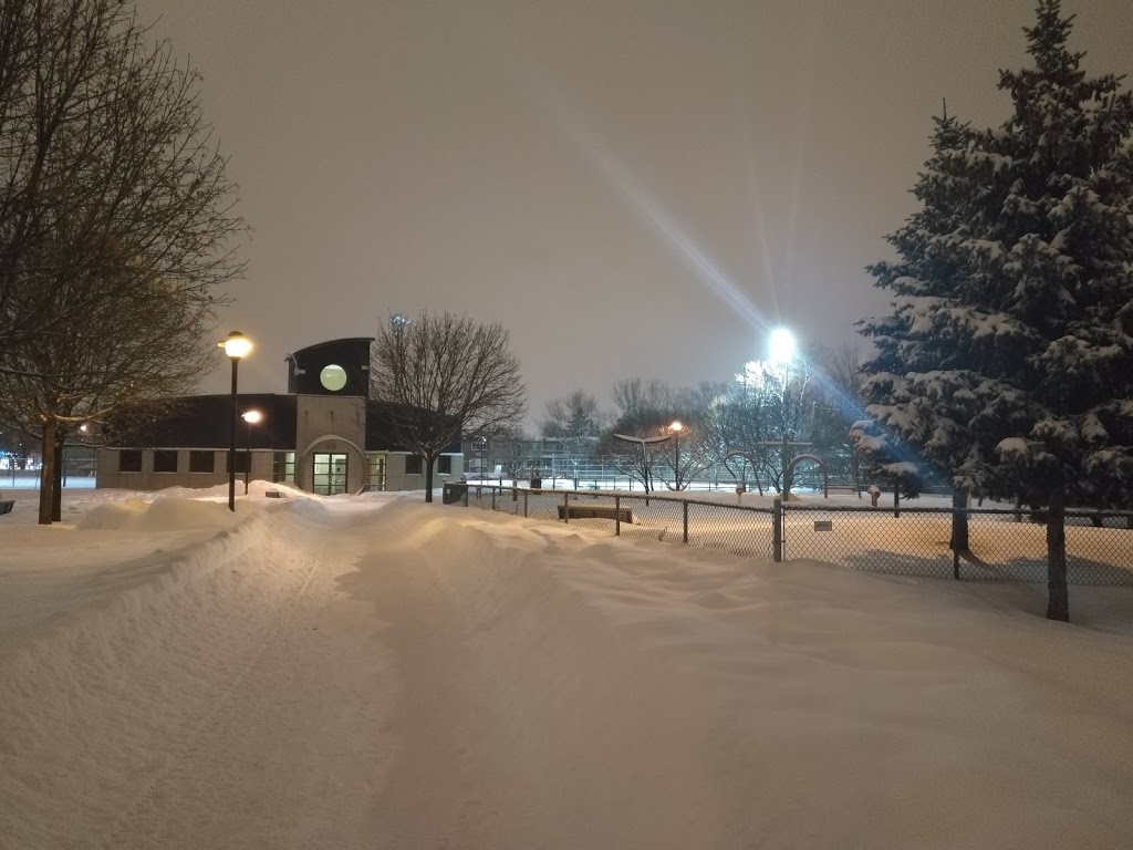 Parc de Peterborough | Boulevard Châteauneuf, Montréal, QC H1K, Canada | Phone: (514) 493-8245