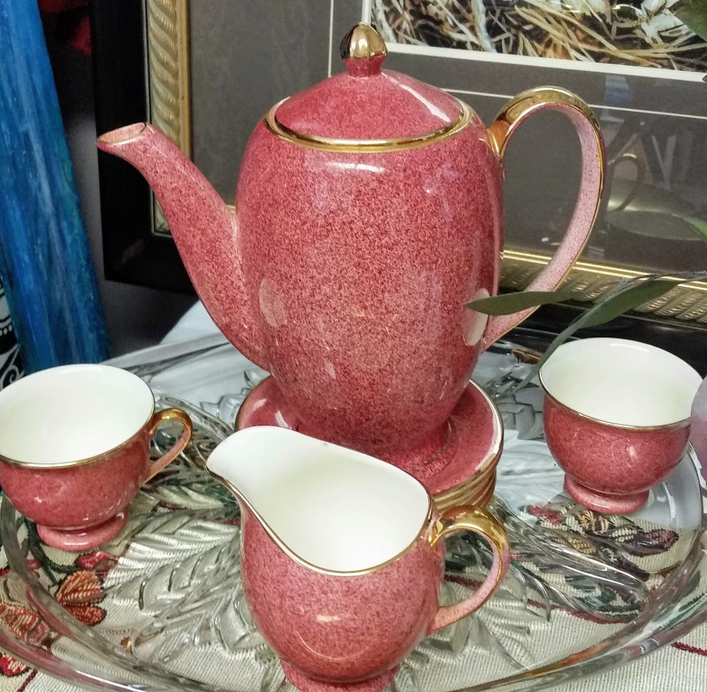 Nantucket Antiques and Collectibles | 86 Boulder Blvd #204, Stony Plain, AB T7Z 1V7, Canada | Phone: (780) 916-5133