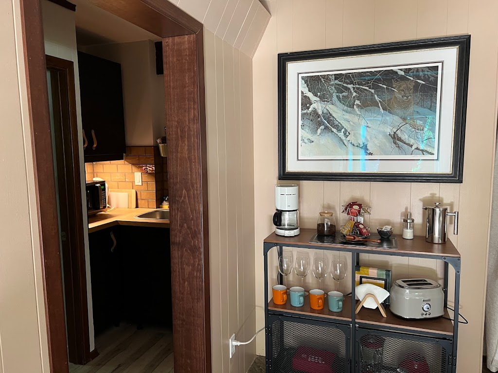 Tall Pine BnB | 265 Sixth St, Gravenhurst, ON P1P 1M2, Canada | Phone: (416) 399-5981