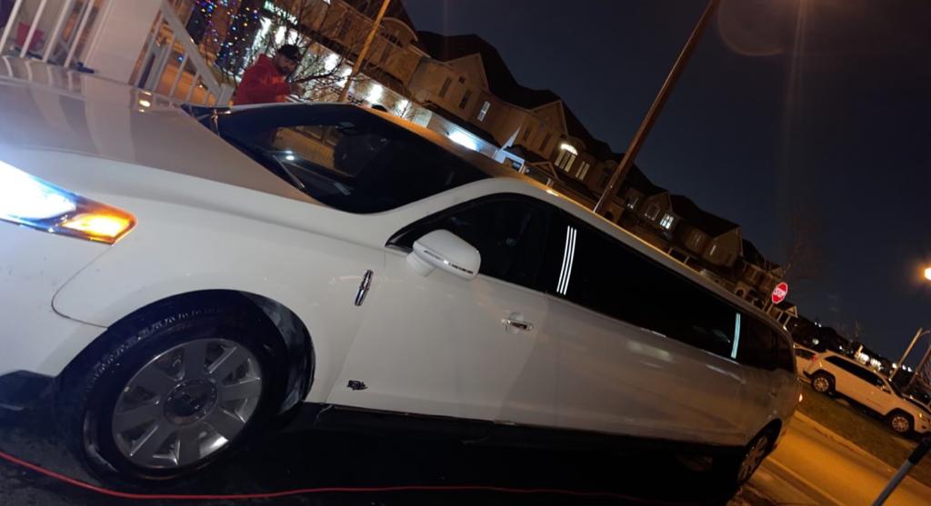 Top Limo Oshawa | 508 Blythwood Square, Oshawa, ON L1K 2R8, Canada | Phone: (647) 807-5466