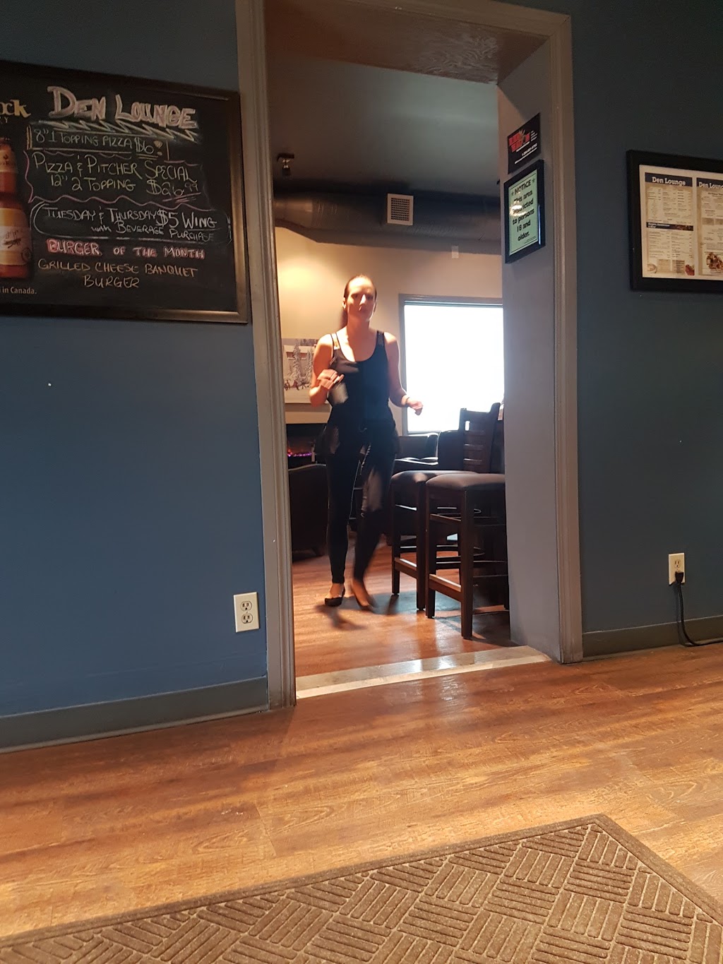 Pizza Den Restaurant | 162 2 Ave N, Stonewall, MB R0C 2Z0, Canada | Phone: (204) 467-2236