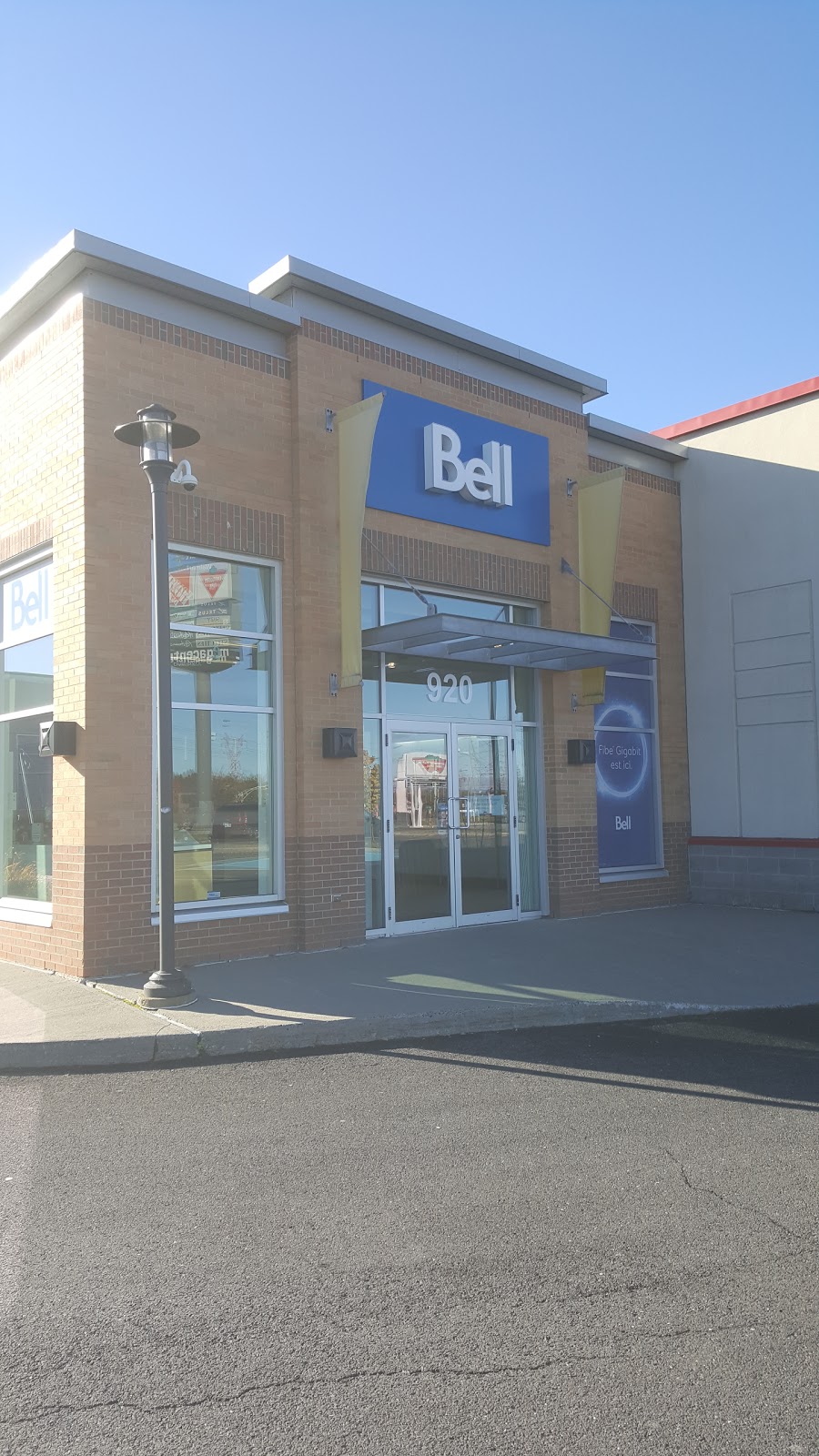 Bell | 920 Boulevard Guillaume-Couture D40, Lévis, QC G6W 0B1, Canada | Phone: (418) 834-6033