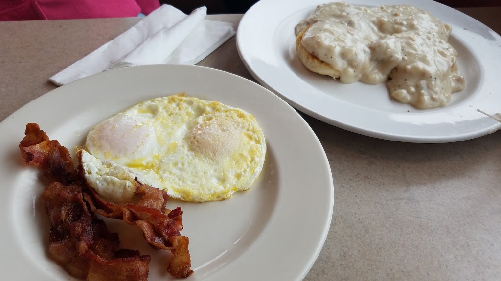 Theos Family Restaurant | 1669 Range Rd, Kimball, MI 48074, USA | Phone: (810) 364-1199