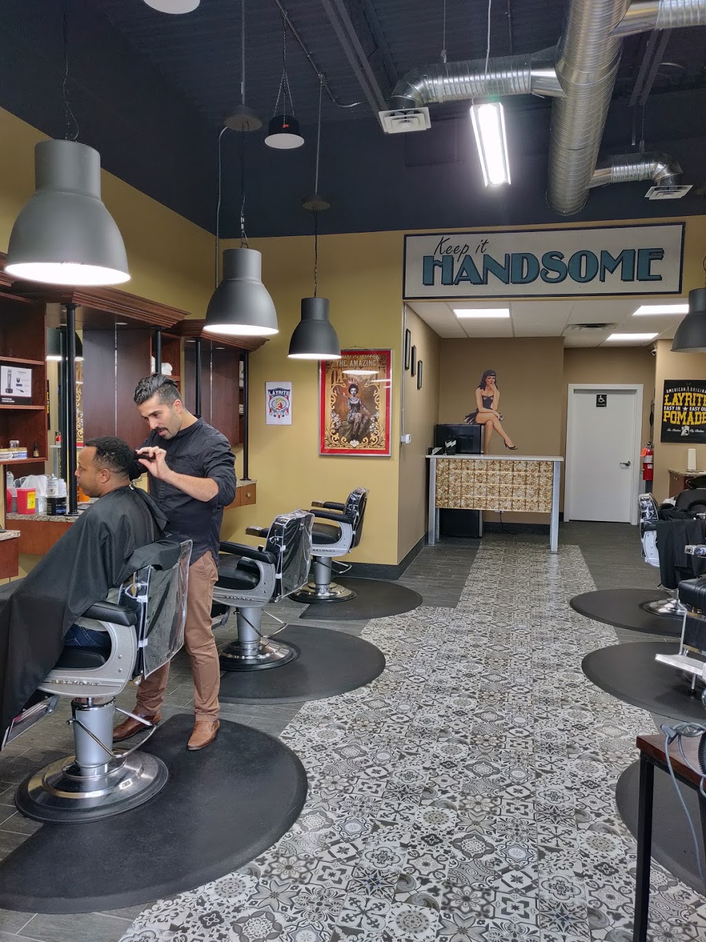 LONDON BARBERS | 116 - 2550 Country Hills Blvd NE, Calgary, AB T3N 1E4, Canada | Phone: (403) 460-5531