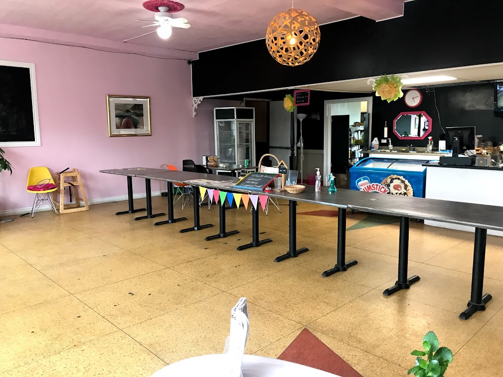 Decent Asian cuisine(Chinese food&Sushi) | 79 E Davis St, Trenton, ON K8V 4K9, Canada | Phone: (613) 800-0373