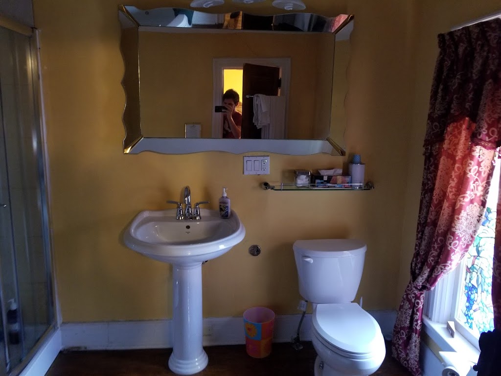 A Moment In Time Bed & Breakfast | 5982 Culp St, Niagara Falls, ON L2G 2B5, Canada | Phone: (905) 353-8522