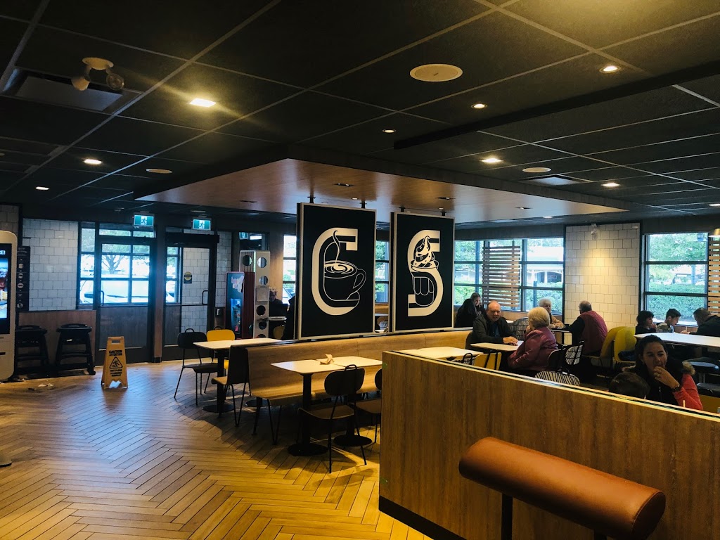 McDonalds | 12549 Harris Rd, Pitt Meadows, BC V3Y 2J4, Canada | Phone: (604) 465-4117