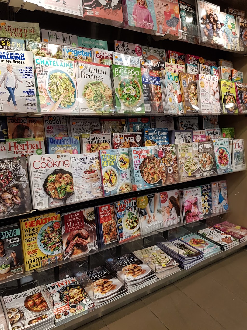 Gateway Newstands | 181 Bay St, Toronto, ON M5J 2T3, Canada | Phone: (416) 363-2242