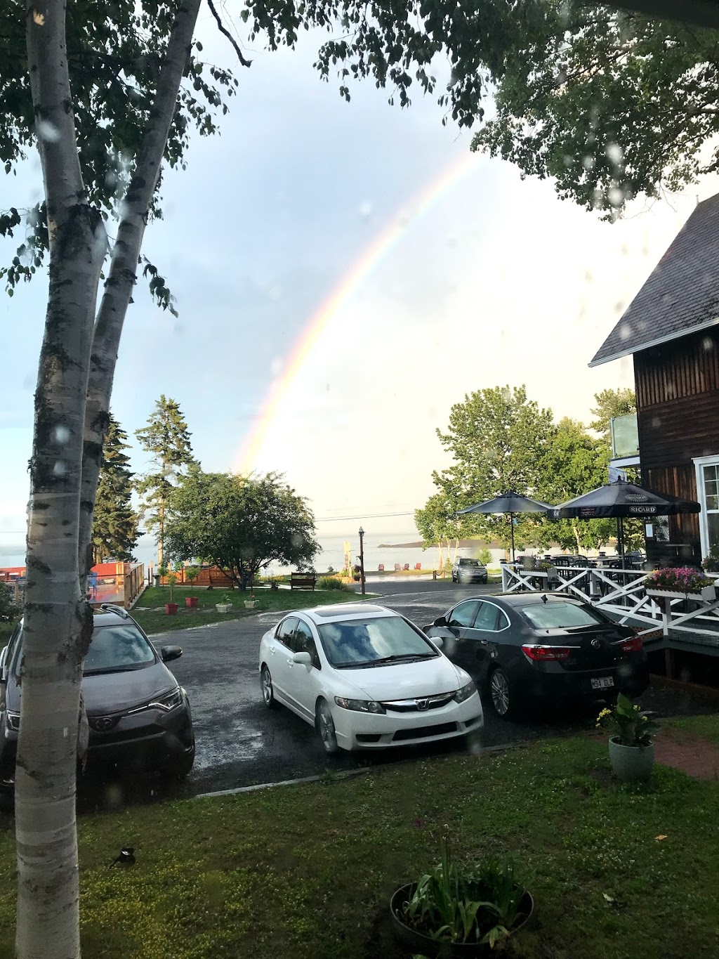 Hôtel du Capitaine | 3031 Chemin des Coudriers, La Baleine, QC G0A 2A0, Canada | Phone: (888) 520-2242