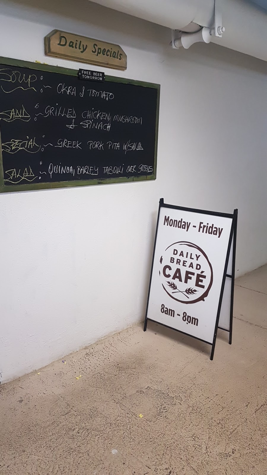 Daily Bread Cafe | 92 Dysart Rd, Winnipeg, MB R3T 2M7, Canada | Phone: (204) 474-8541