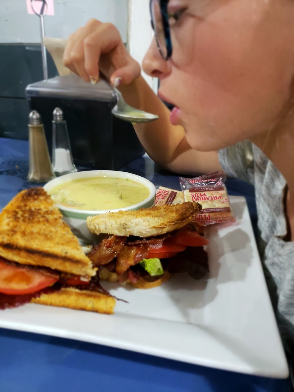 Sisters Boutique & Bistro | 130 Central Ave, Montmartre, SK S0G 3M0, Canada | Phone: (306) 424-2835