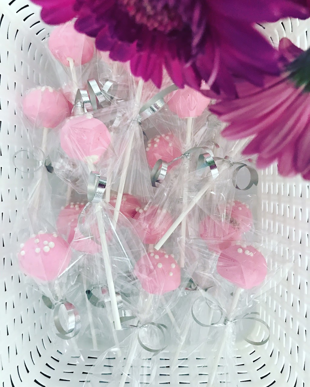 Get Cake Pops | 223 Webb Dr, Mississauga, ON L5B 0E8, Canada | Phone: (416) 629-3952