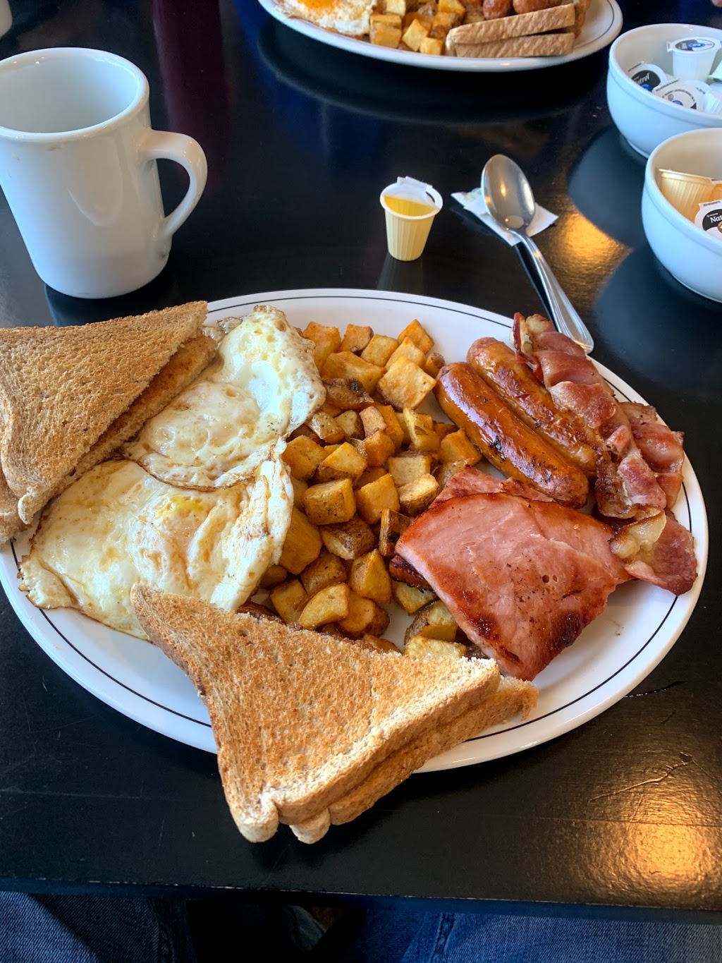 Ralphs Downeast Diner Ltd | 13080 Nova Scotia Trunk 7, Lake Charlotte, NS B0J 1Y0, Canada | Phone: (902) 845-2202