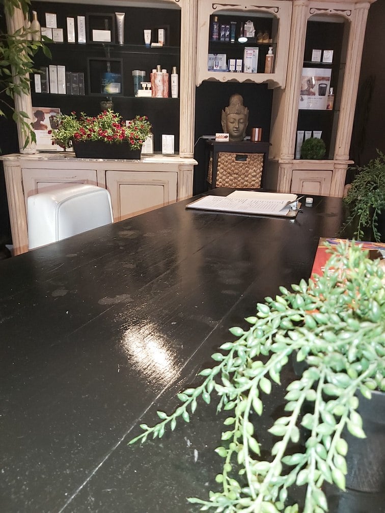Esthétique Angela du Village | 338B Chem. Lakeshore, Pointe-Claire, QC H9S 4L7, Canada | Phone: (514) 694-3388