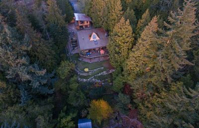 Cozy Upscale Getaway | 1254 Grandview Rd, Gibsons, BC V0N 1V3, Canada | Phone: (604) 323-3922