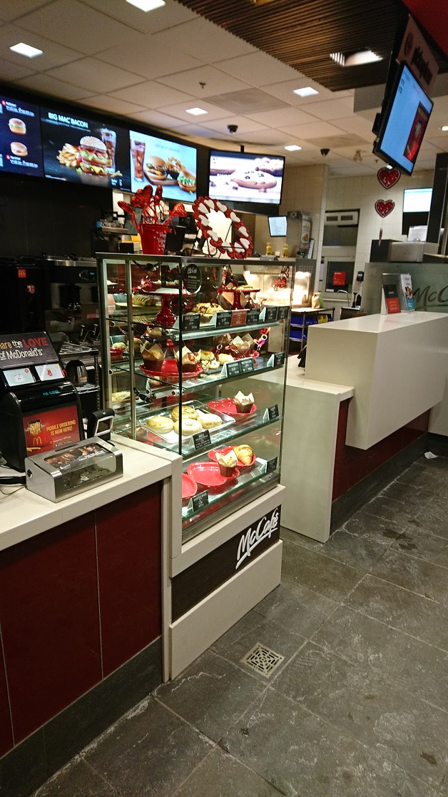 McDonalds | 1500 Upper Middle Rd W, Oakville, ON L6M 3G3, Canada | Phone: (905) 847-6236