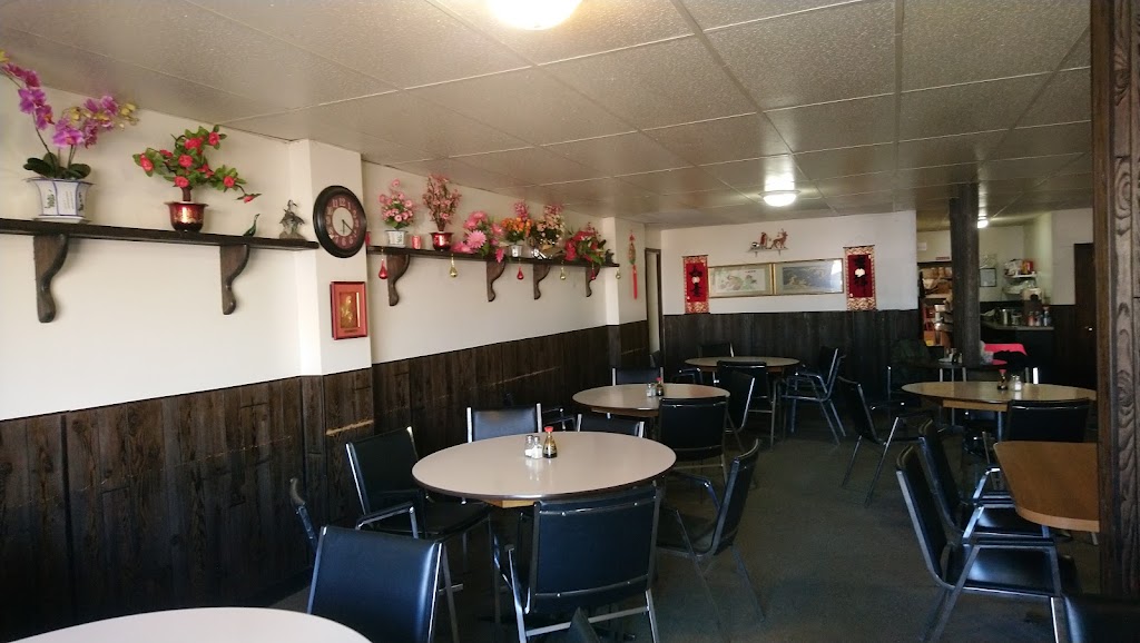Yan Yans Restaurant | 104 Centre St, Enchant, AB T0K 0V0, Canada | Phone: (403) 739-2800