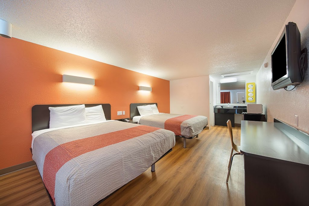 Motel 6 Hamburg NY | 5245 Camp Rd, Hamburg, NY 14075, USA | Phone: (716) 648-2000