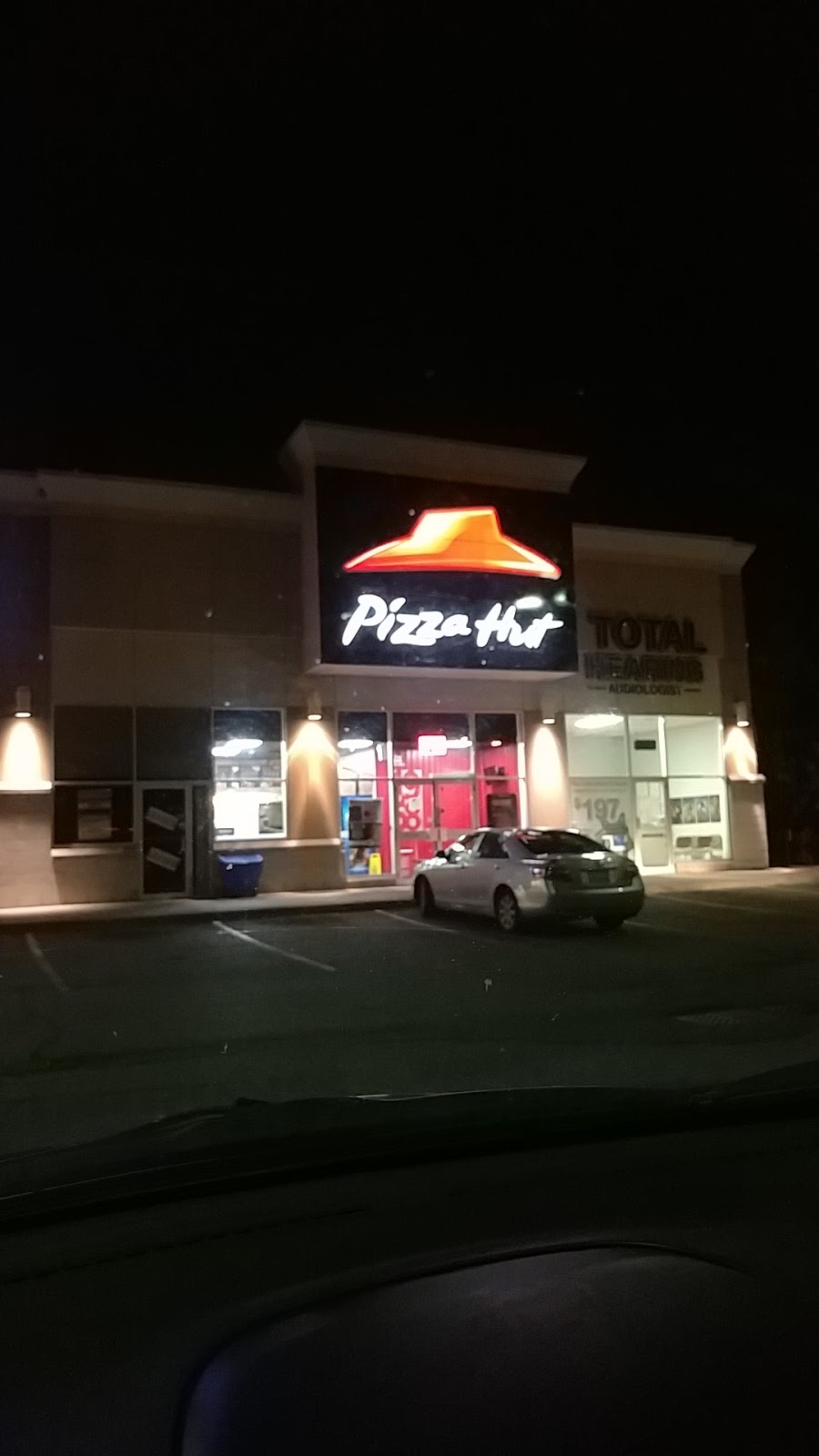 Pizza Hut | 269 Clarence St Unit 2, Brantford, ON N3R 3T6, Canada | Phone: (519) 754-4800