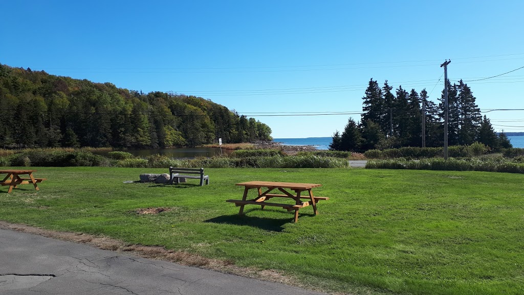 Atlantic View Motel and Cottages | 230 Masons Beach Rd, Lunenburg, NS B0J 2C0, Canada | Phone: (902) 634-4545
