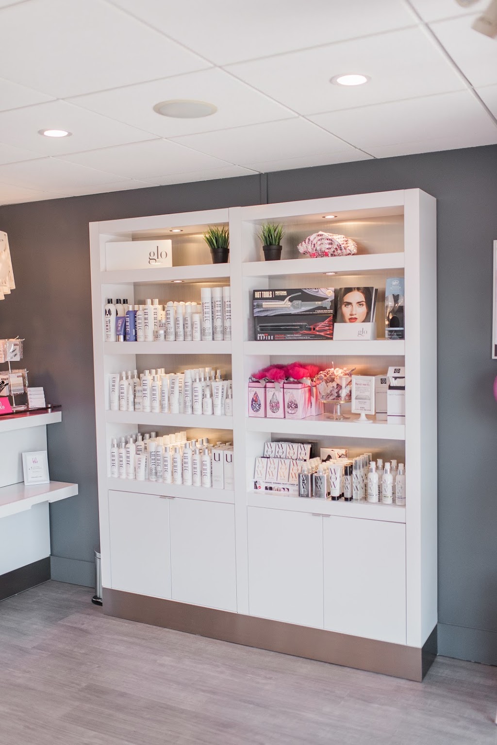 Blo Blow Dry Bar | hair care | 13 Charles St Unit 101, Milton, ON L9T 2G5, Canada | 3658779525 OR +1 365-877-9525