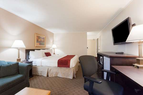 Ramada by Wyndham Coquitlam | 631 Lougheed Hwy, Coquitlam, BC V3K 3S5, Canada | Phone: (604) 931-4433