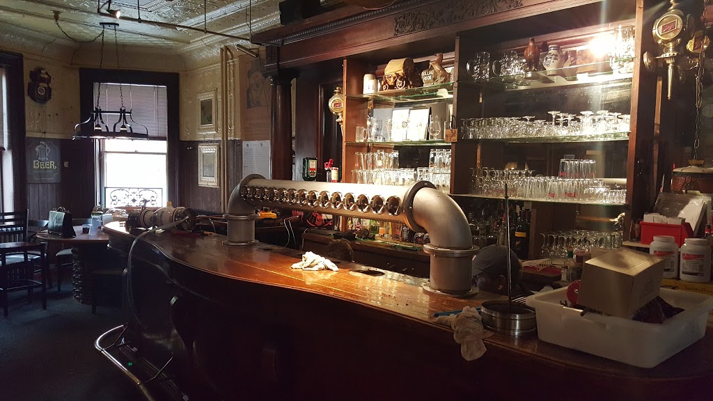 E JS At Baden Tavern | 39 Snyders Rd W, Baden, ON N3A 2M1, Canada | Phone: (519) 634-5711