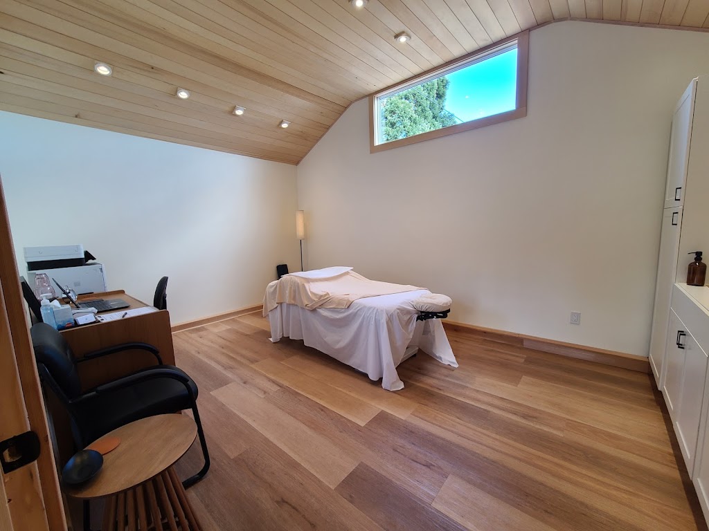 Your Neighbourhood Massage Therapist | 526 Baden Powell St Access is via the alley between Baden Powell St and, Roberts St, Ladysmith, BC V9G 1A2, Canada | Phone: (778) 269-0972