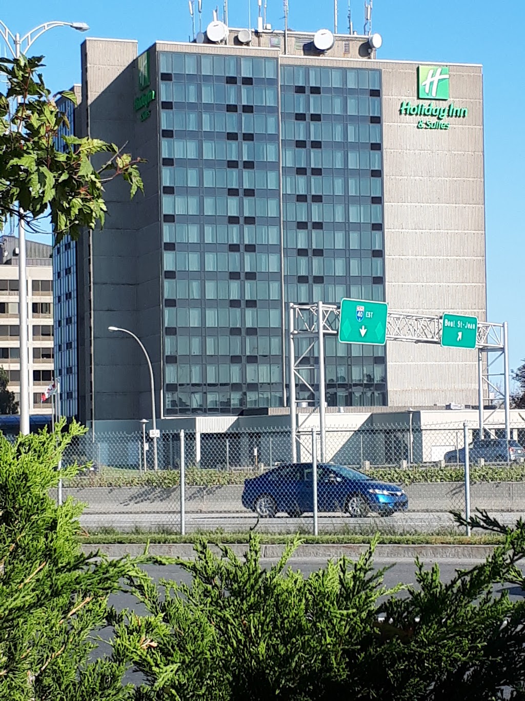 Holiday Inn & Suites Pointe-Claire Montreal Airport | 6700 Route Transcanadienne, Pointe-Claire, QC H9R 1C2, Canada | Phone: (514) 697-7110