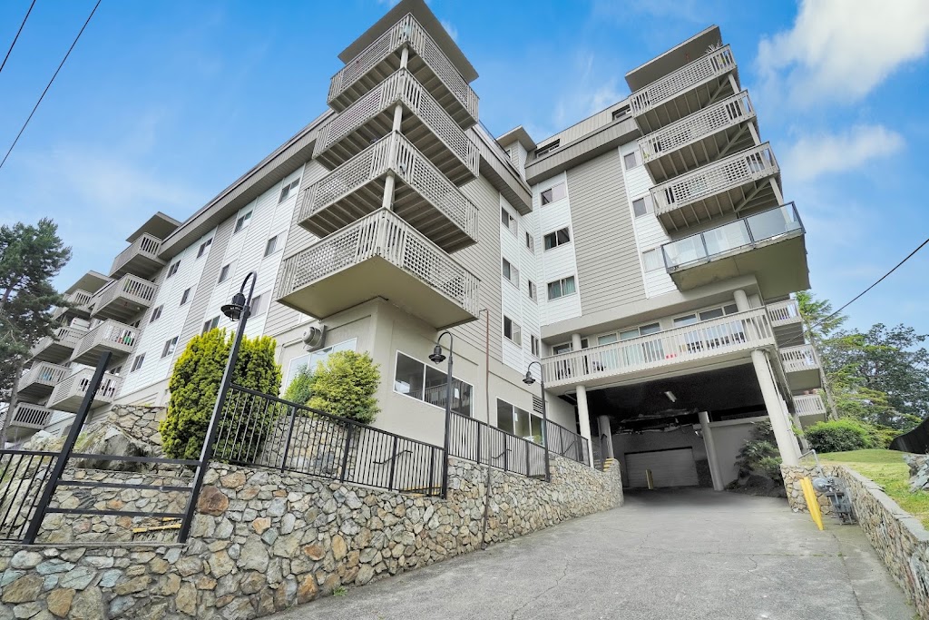 Macaulay East Apartments | 948 Esquimalt Rd, Victoria, BC V9A 3M7, Canada | Phone: (236) 237-1930