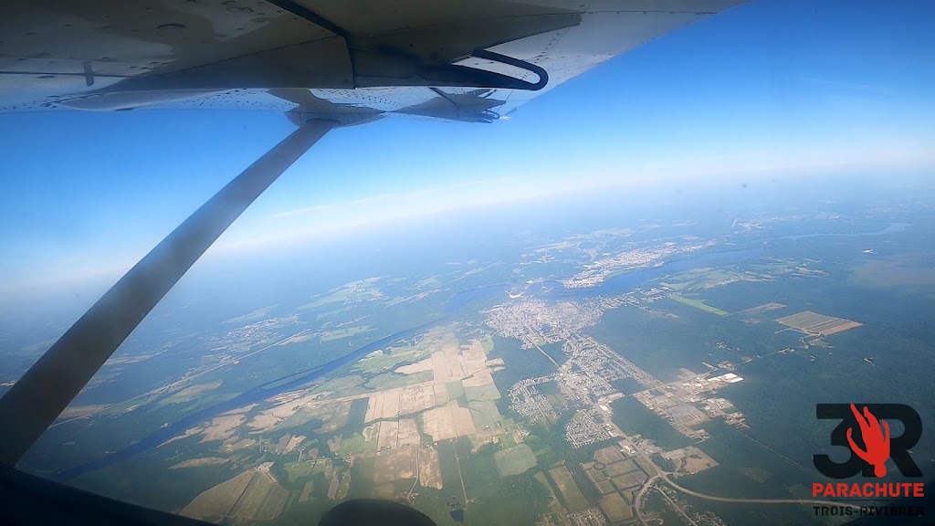 Parachutisme Adrénaline Saint-Jérôme | 881 Rue Lamontagne, Saint-Jérôme, QC J5L 1T8, Canada | Phone: (450) 438-0855