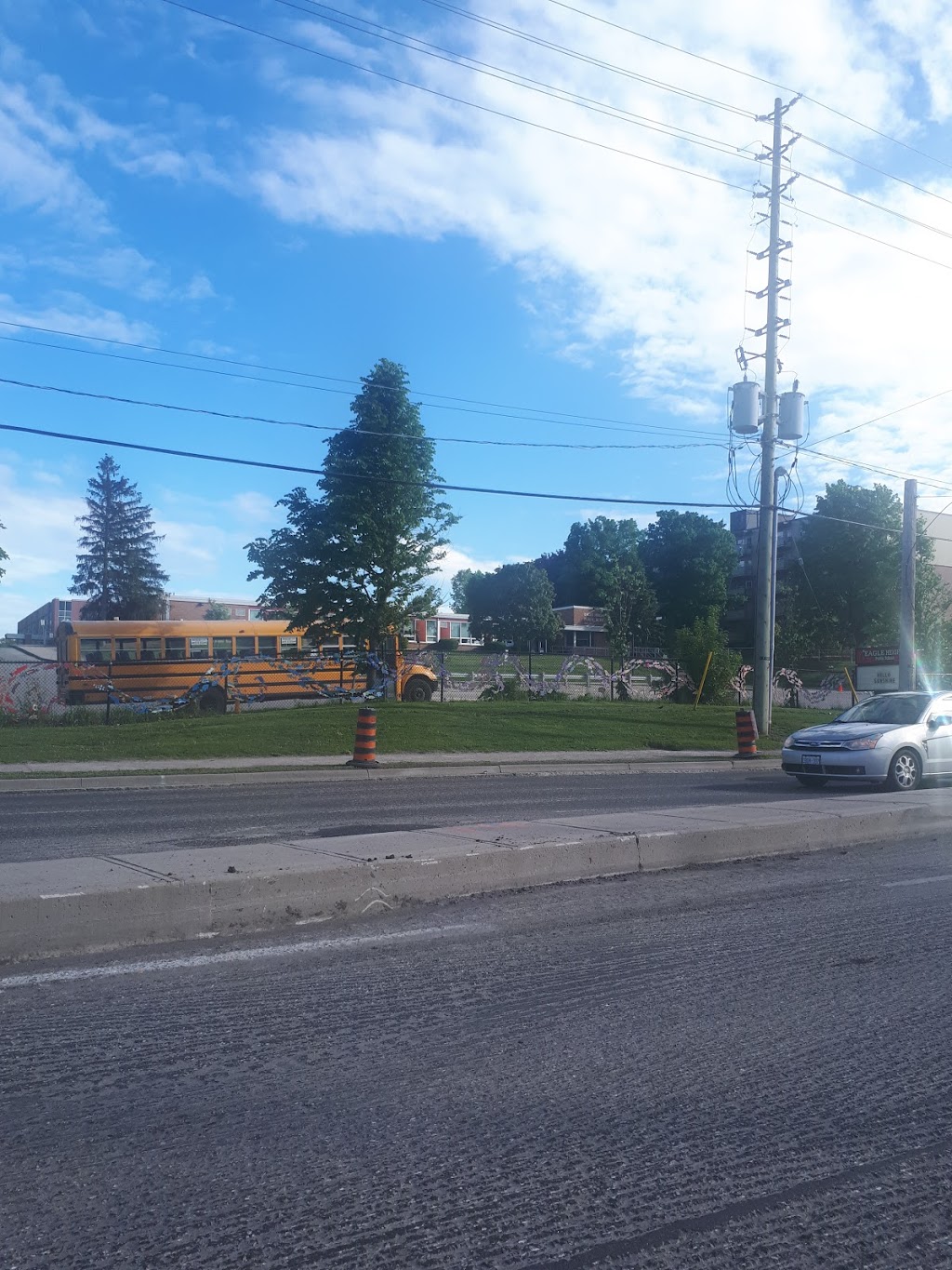 Eagle Heights Public School | 284 Oxford St W, London, ON N6H 4S4, Canada | Phone: (519) 452-8460
