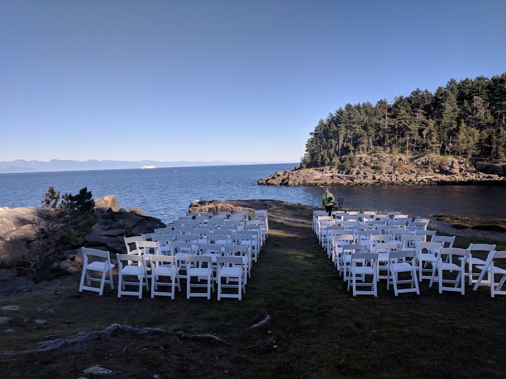 Dragons Lodge | 2950 Dragons Ln, Gabriola, BC V0R 1X7, Canada | Phone: (778) 658-0364