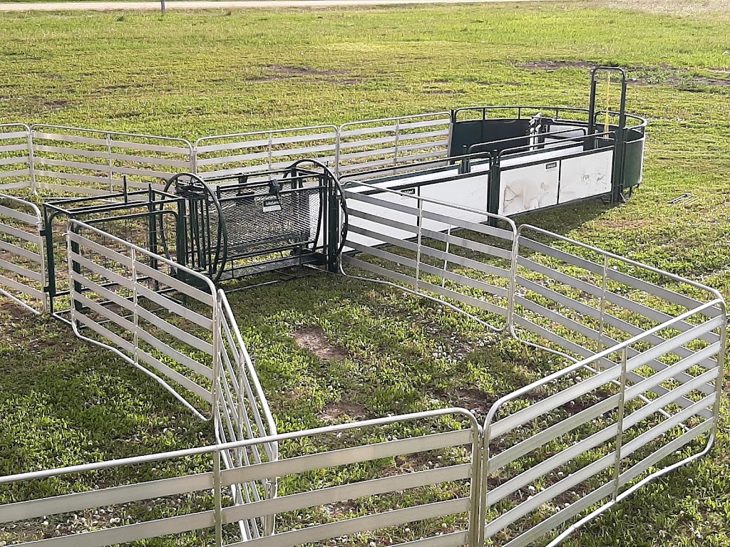Lakeland Farm and Ranch Direct | 1 Limestone Dr, Stonewall, MB R0C 2Z0, Canada | Phone: (204) 467-4470