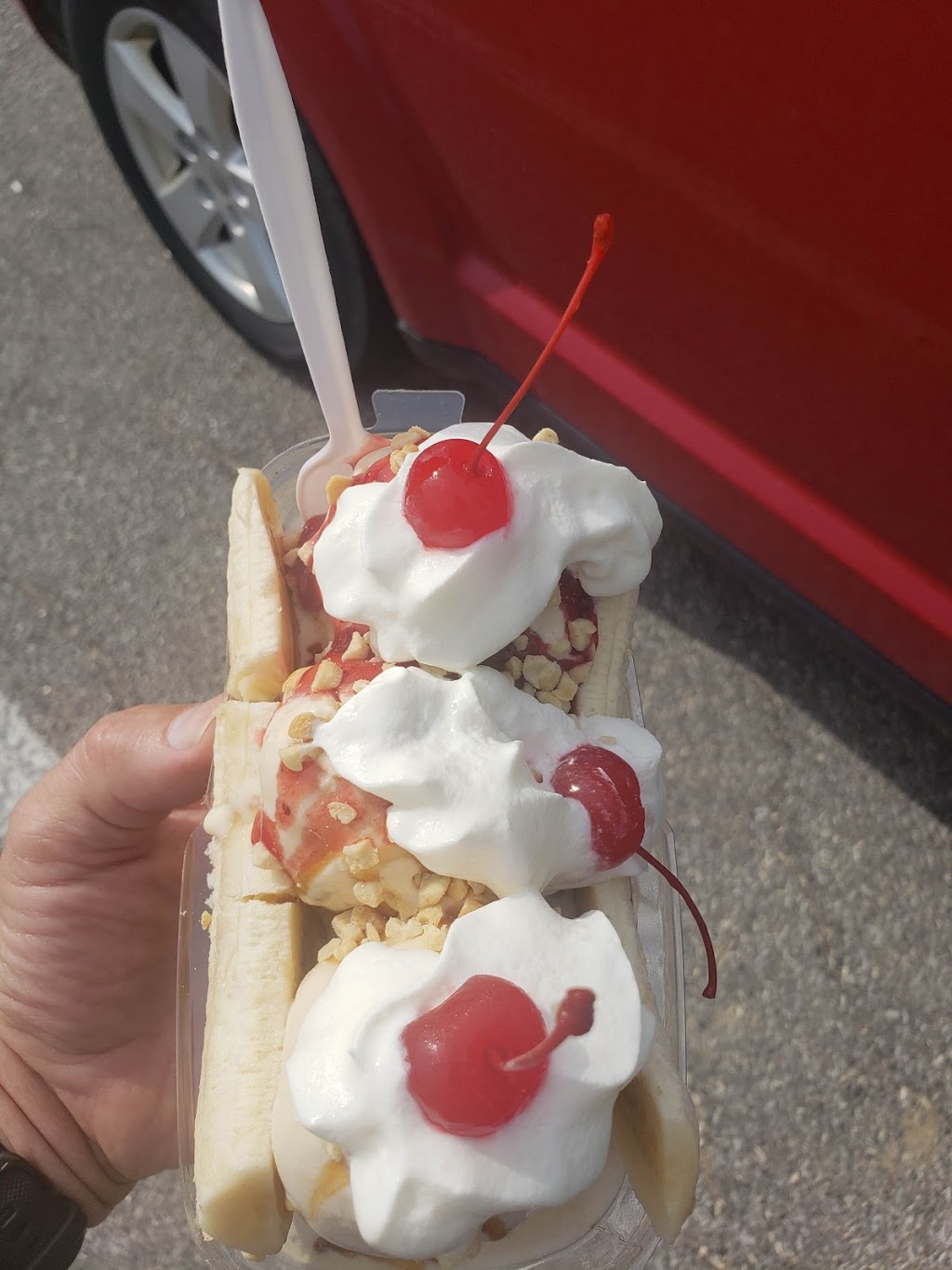 Burgess Refreshments | 403 Erie St S, Leamington, ON N8H 3E6, Canada | Phone: (519) 326-4639