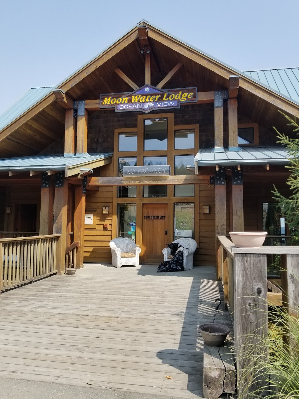 Moon Water Lodge | 265 Trans-Canada Hwy, Malahat, BC V0R 2L0, Canada | Phone: (778) 432-3123