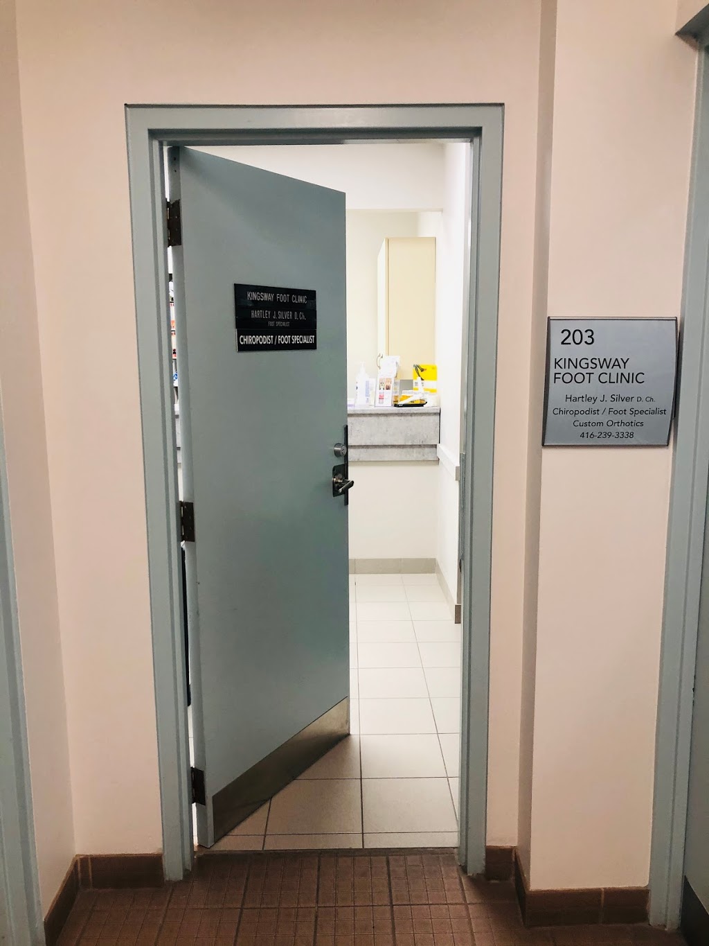 Kingsway Foot Clinic | 3101 Bloor St W Suite 203, Etobicoke, ON M8X 2W2, Canada | Phone: (416) 239-3338