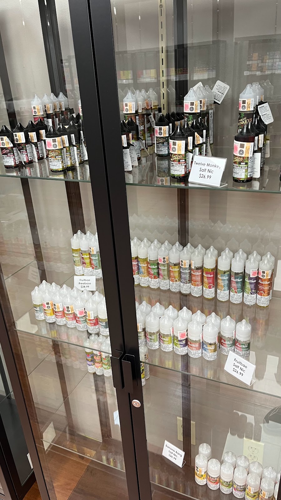 VIP Vape - London | 1631 Oxford St E, London, ON N5V 2Z4, Canada | Phone: (519) 930-7965