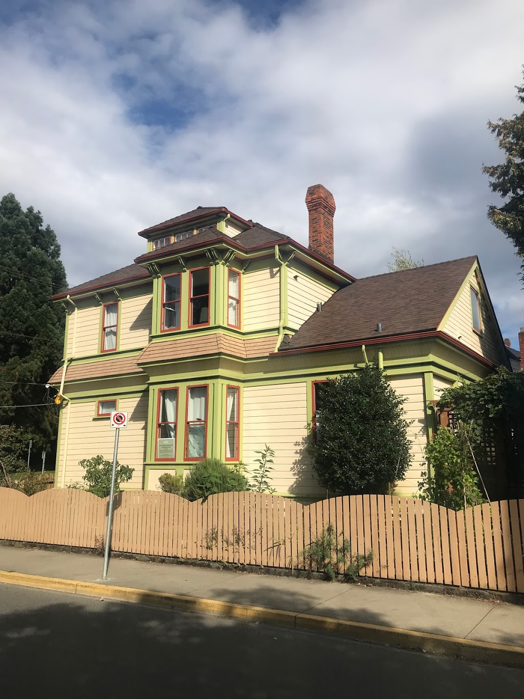 High Definition Roofing Ltd. Victoria | 3074 Donald St, Victoria, BC V9A 1Y2, Canada | Phone: (250) 208-8866