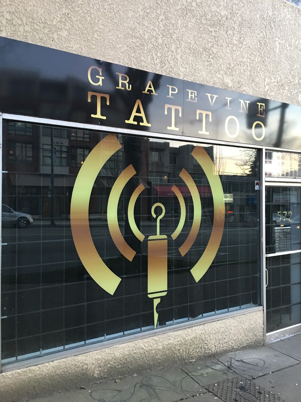 Grapevine Tattoo | store | 572 E Broadway, Vancouver, BC V5T 3S8, Canada | 6046200777 OR +1 604-620-0777