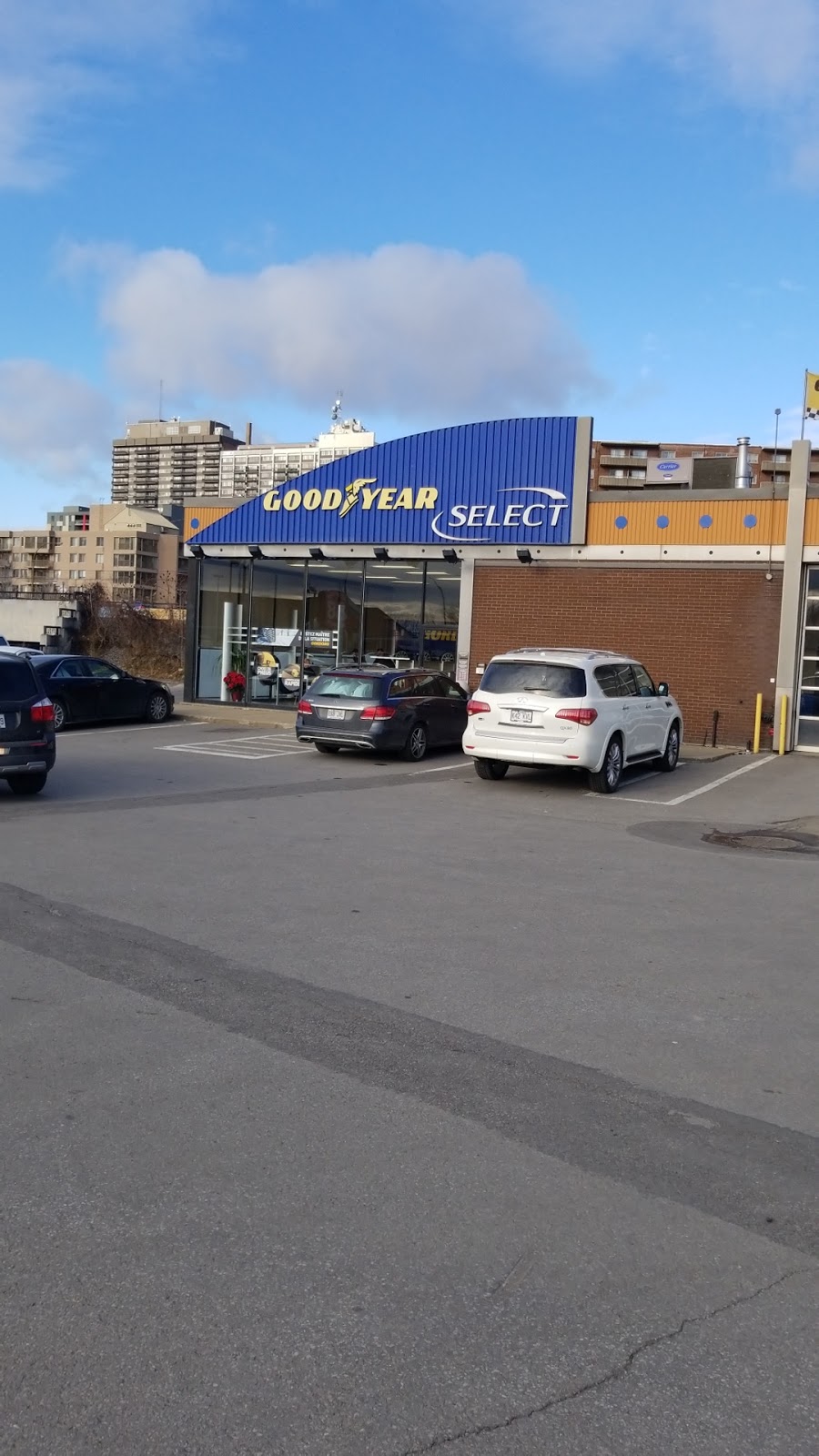 Pneus Gordons | 2125 Boul Cavendish, Montréal, QC H4B 2Y2, Canada | Phone: (514) 481-7771