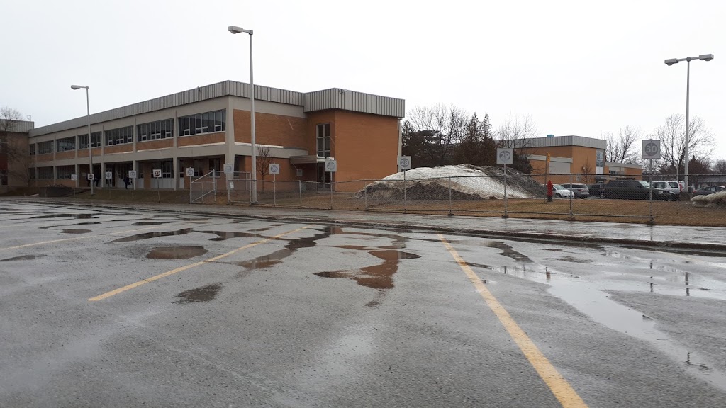 School Triolet | 2965 Boulevard de lUniversité, Sherbrooke, QC J1K 2X6, Canada | Phone: (819) 822-5388