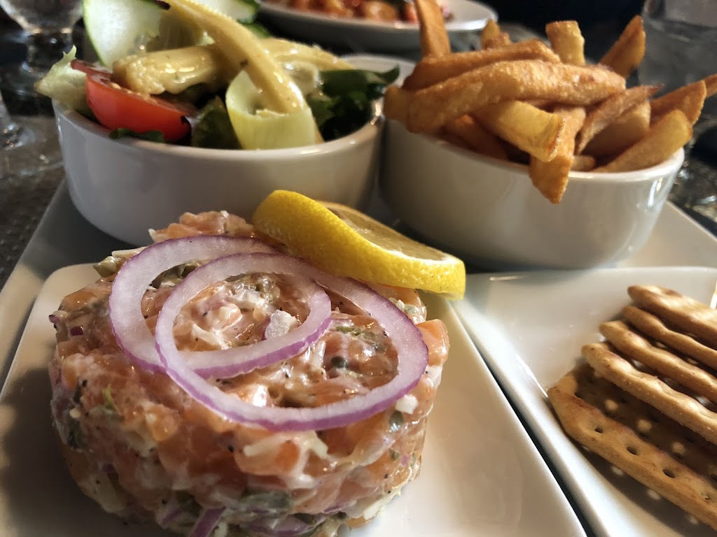 Restaurant La Couvee | 105 Chem. des Poirier, Montmagny, QC G5V 3T4, Canada | Phone: (418) 248-9520