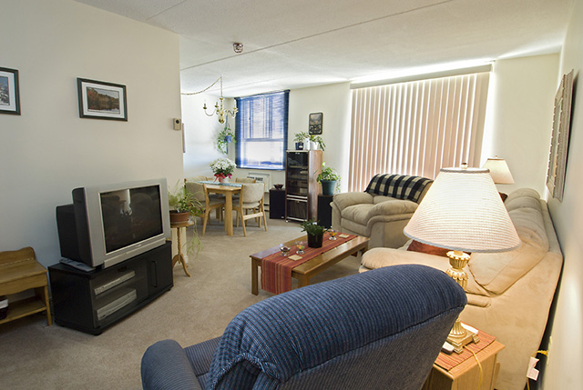 Valleyview Apartments | 26 Lorne Ave, Newmarket, ON L3Y 5G4, Canada | Phone: (905) 898-7863