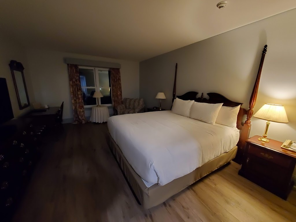 The Loyalist Country Inn | 195 Heather Moyse Dr, Summerside, PE C1N 5R1, Canada | Phone: (902) 436-3333