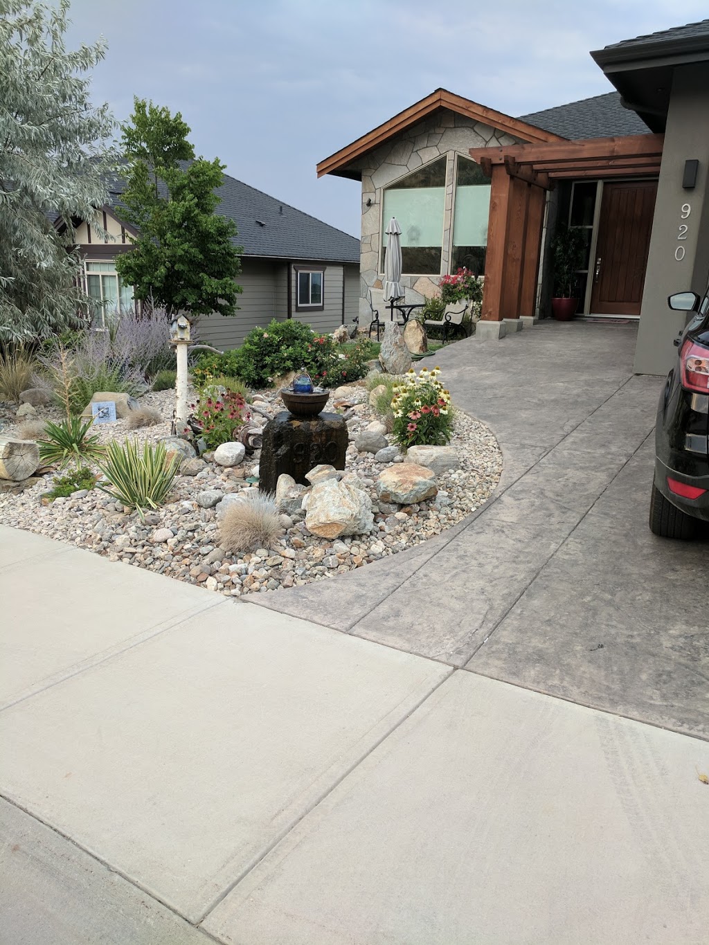 Hilltop Escape B&B | Hewetson Court, Kelowna, BC V1W 5H8, Canada | Phone: (778) 477-1151